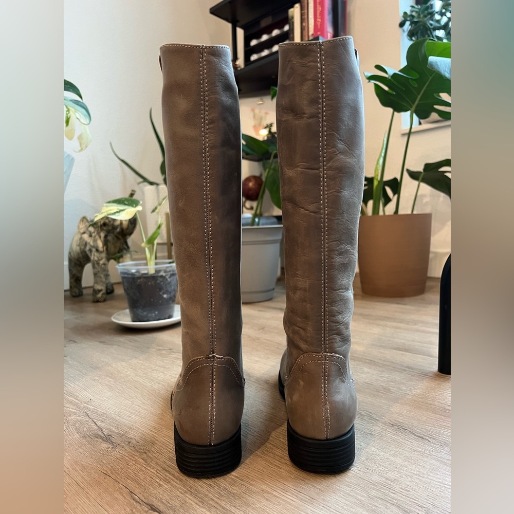 Boots - Picture 4 of 5